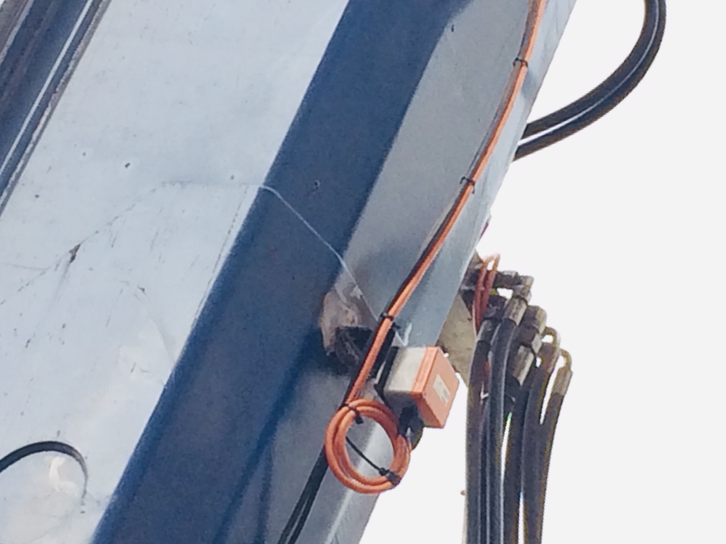 Sensor de inclinação do SDI instalado em máquina